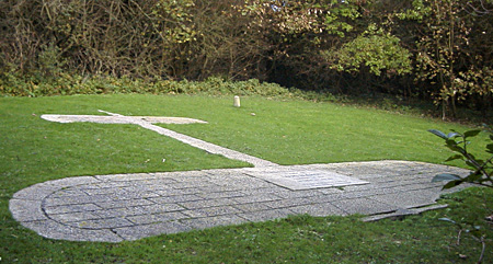 Blériot Memorial Dover before its 2009 clean-up